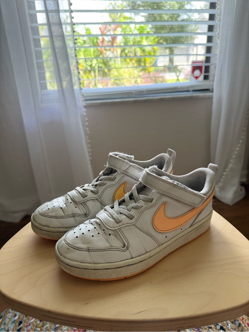 Nike Kids' Court Borough Recraft Low Top Sneaker with Velcro strap